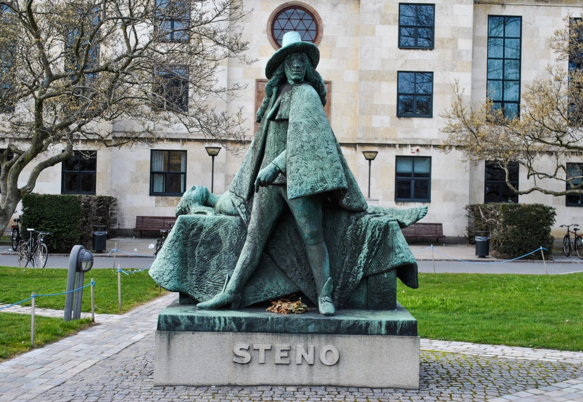 Niels%20Stensen%27s%20monument%2C%20Copenhagen%20%28by%20Virginia%20Gregorio%29%20-%2002.jpg